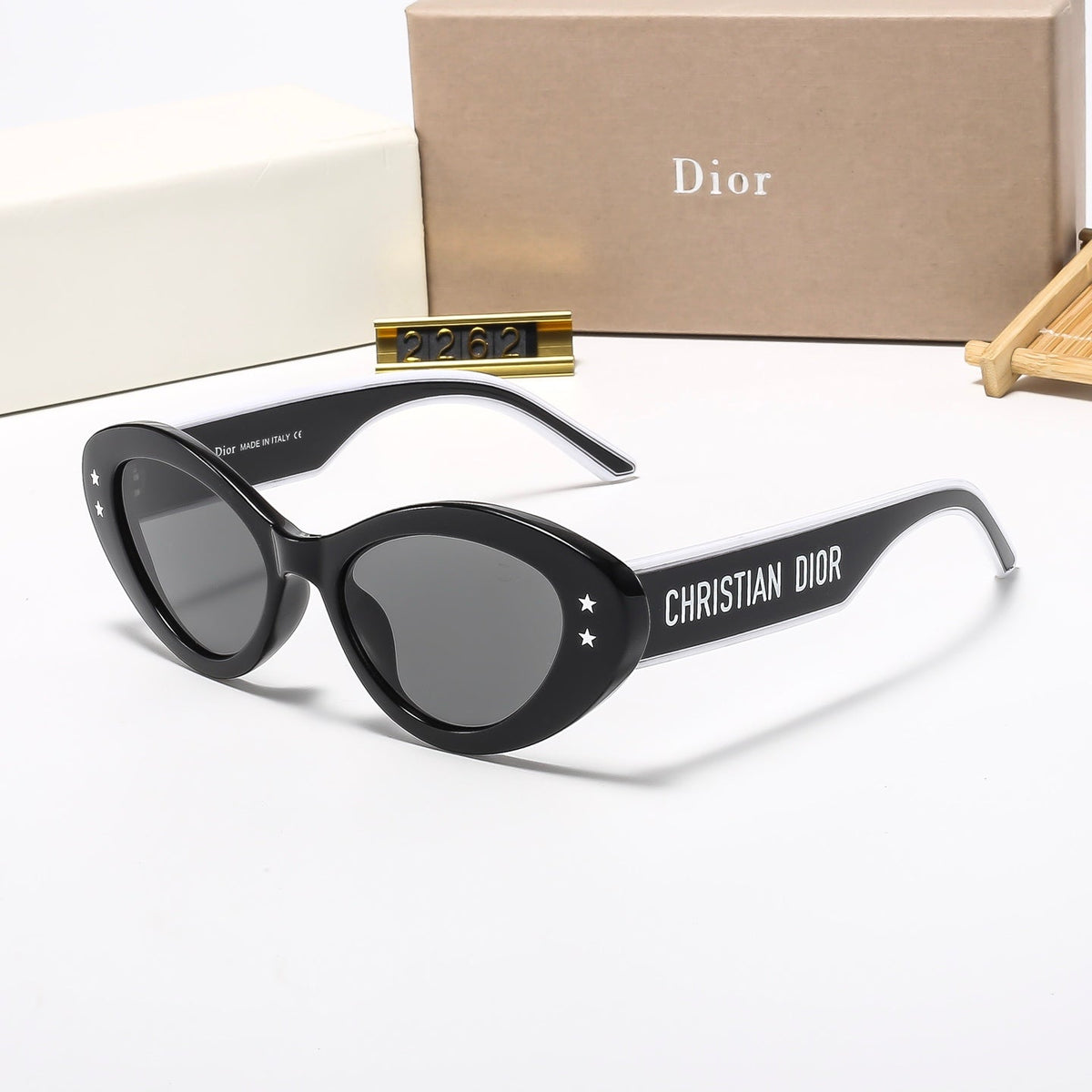 Fashion Eyewear: Elevate Your Style with Exquisite Craftsmanship-550