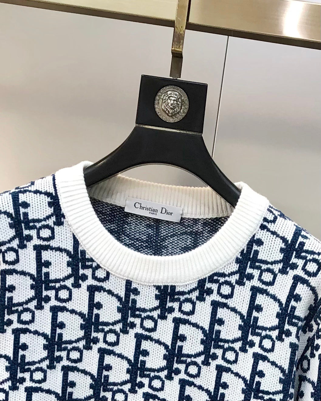 Classic Fashion Sweater-120