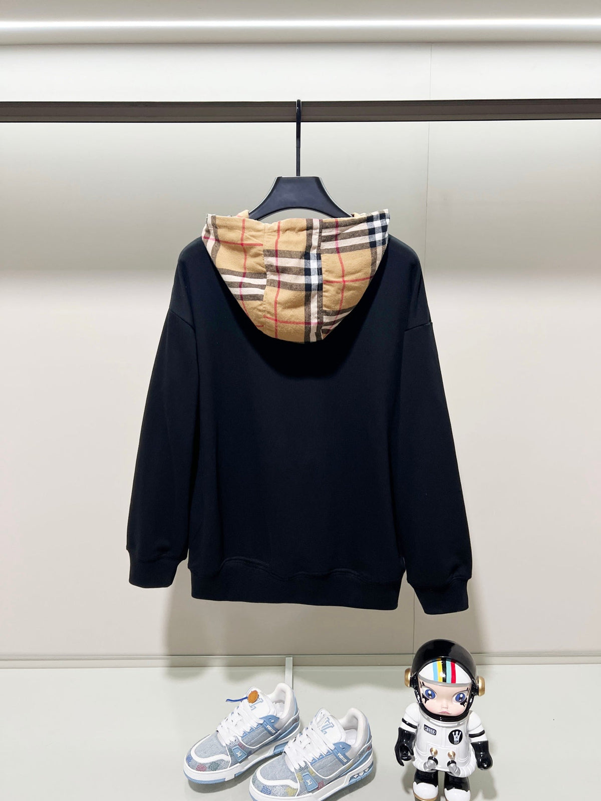 Classic Fit Hoodie-1098