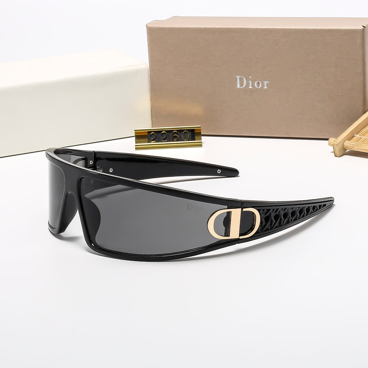 Fashion Eyewear: Elevate Your Style with Exquisite Craftsmanship-548