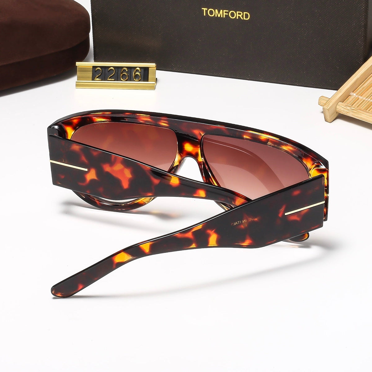 Fashion Eyewear: Elevate Your Style with Exquisite Craftsmanship-554